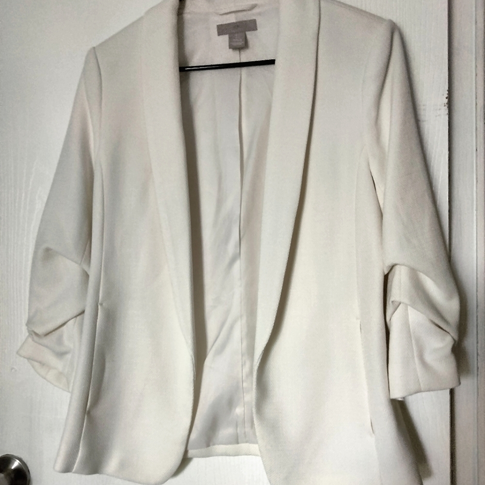 Small H&M White Blazer w/ Gathered Sleeves